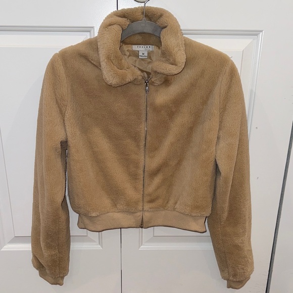 Camel Teddy Jacket✨ - Picture 1 of 3